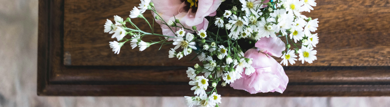 Send funeral flowers to someone who needs comfort today!_condolence-funeral-flower-delivery